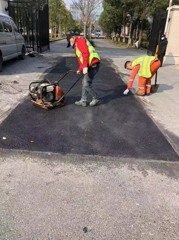 小面積瀝青路面修復(fù)